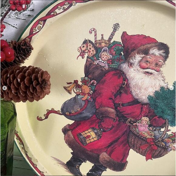 Vintage Old World Santa Tin Christmas Serving Tray Round Hong Kong 1991 - Picture 5 of 7